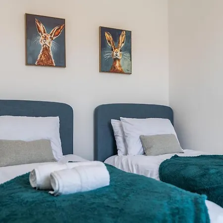 Hébergement de vacances 4-bed Home, Sleeps 8, 3 Bathrooms, Wi-fi Bristol