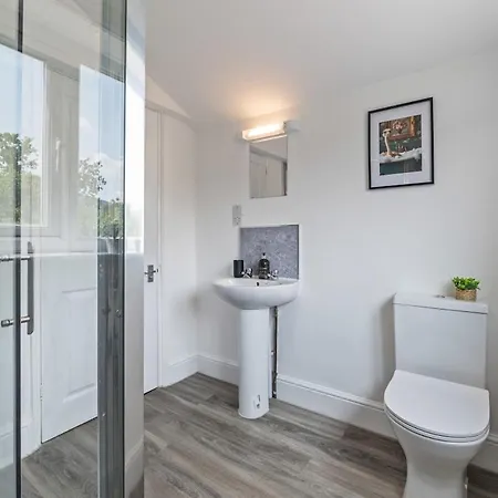 Hébergement de vacances 4-bed Home, Sleeps 8, 3 Bathrooms, Wi-fi Bristol